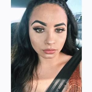 Meet your Posher, Nahomy