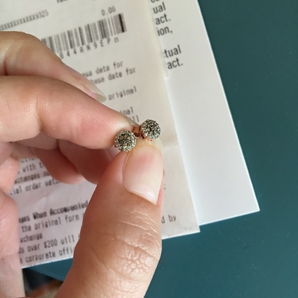 1/8 ctw white/chocolate diamond earrings 💎