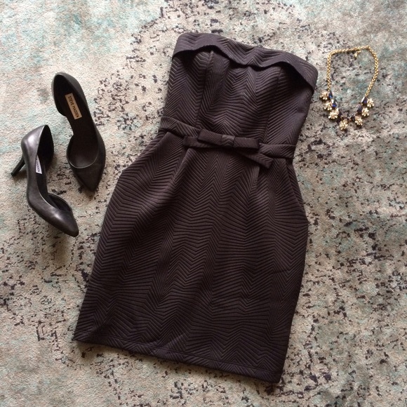 Mystic Dresses & Skirts - ⭐️CCO⭐️ Strapless Little Black Dress w/ Bow ✨