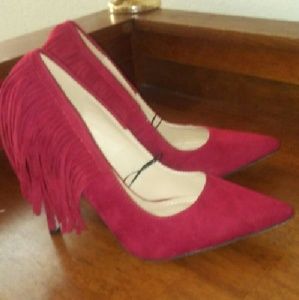 Beautiful fringe pumps