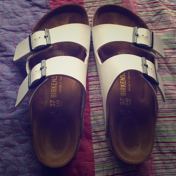 NWOT white Arizona-style Birkenstocks