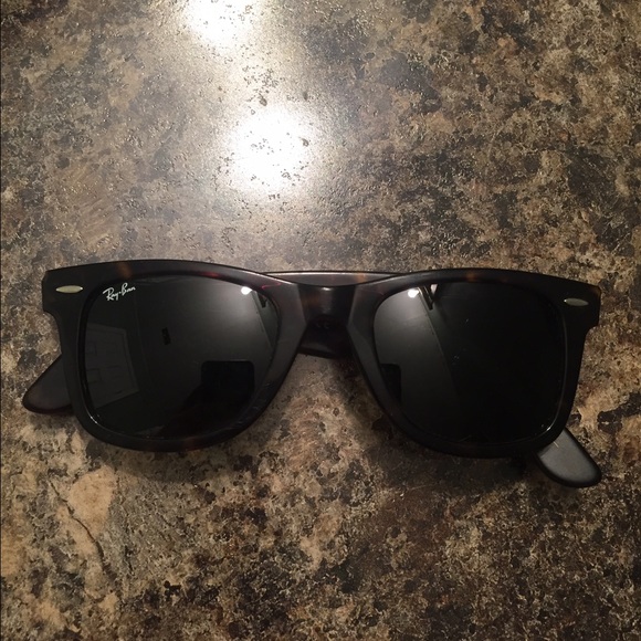 ***SOLD*** Ray-Ban Wayfarers - Picture 1 of 4