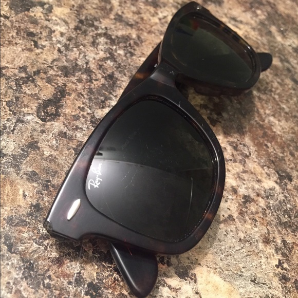 ***SOLD*** Ray-Ban Wayfarers - Picture 2 of 4