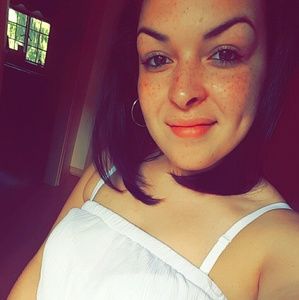 Meet your Posher, Monique