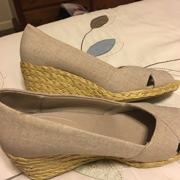 Cute woven and beige wedges, size 7.5.