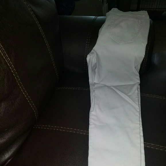 NWOT White skinny Capri pedal pushers - Picture 3 of 4