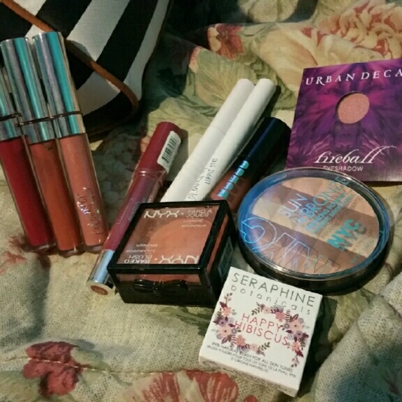 MAKE UP BUNDLE 11 pieces!