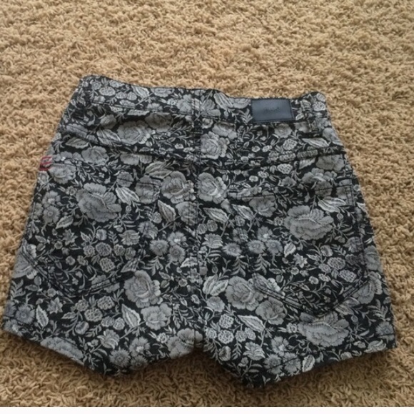 Perfect cond floral black and white urban shorts - Picture 3 of 4