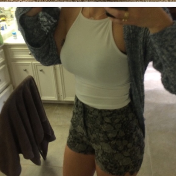 Perfect cond floral black and white urban shorts - Picture 4 of 4