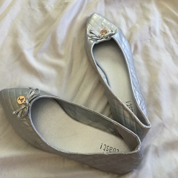 Cute silver flats