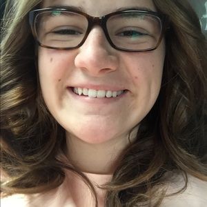 Meet your Posher, Chloe