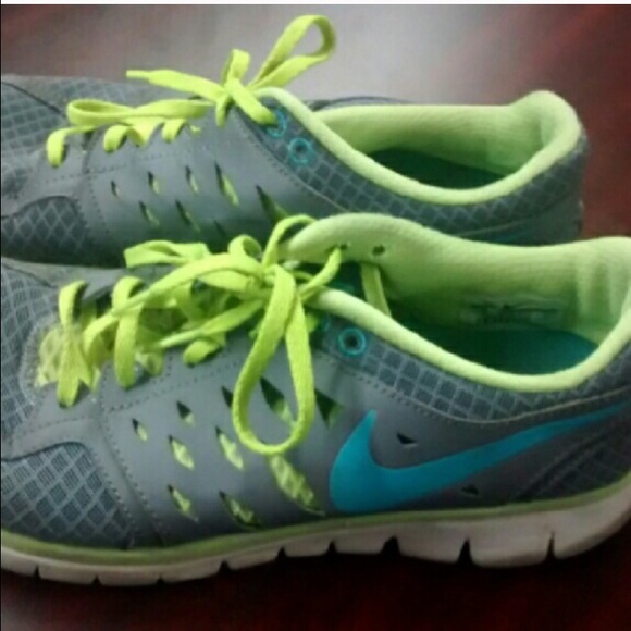 Nike tennis shoes