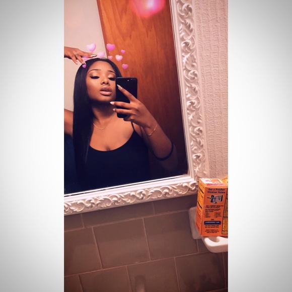 Meet your Posher, Hollywood 🤩 - Picture 2 of 4