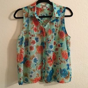 Floral button blouse! Sz small! Priced to sell $24