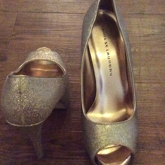 Chinese laundry sparkle pumps.