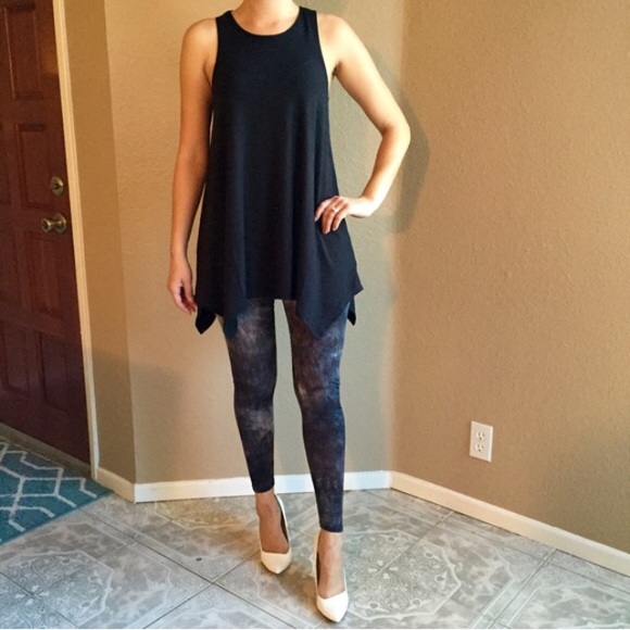 •RESTOCKED• Black Trapeze Sleeveless Tunic - Picture 2 of 4