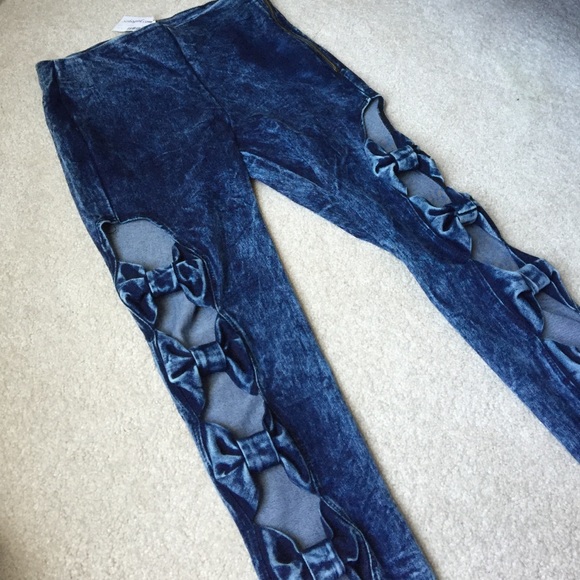 Bow-Tie Acid Wash High-Waisted Jeggings - Picture 1 of 4