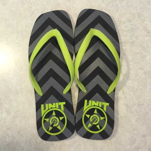 Men's flip flops.