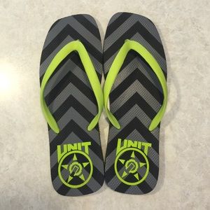 Men's flip flops.