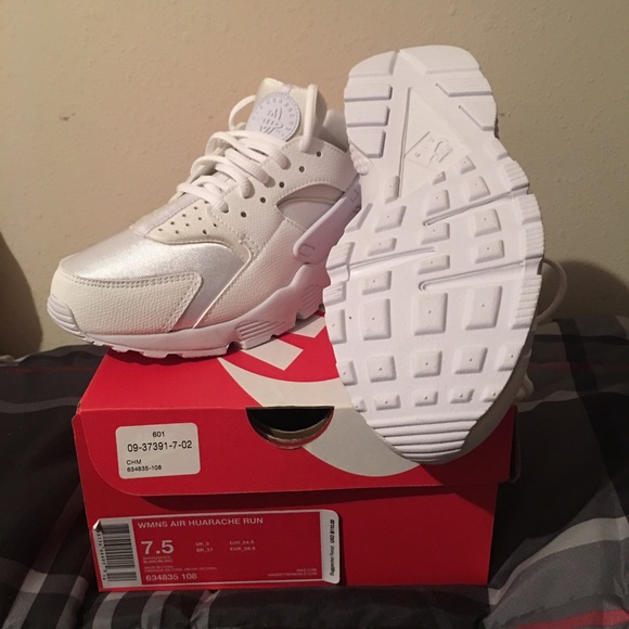NEW Triple white women's Nike Huarache