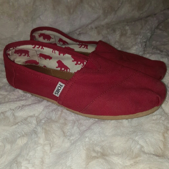 Red canvas TOMS