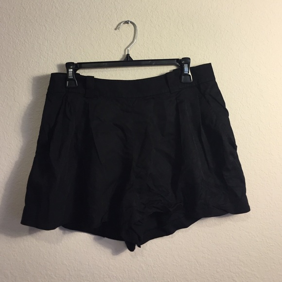Ann Taylor Baggy Shorts Size 6