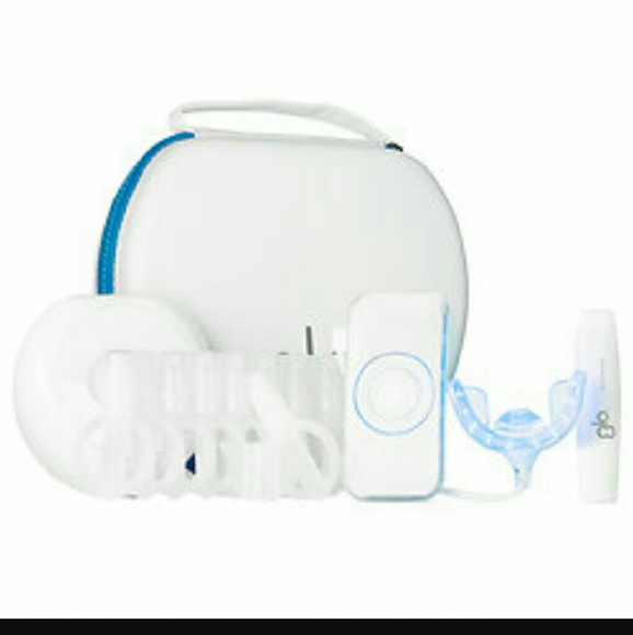 Glo Brilliant Teeth Whitening Kit