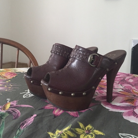 Jessica Simpson platform clogs