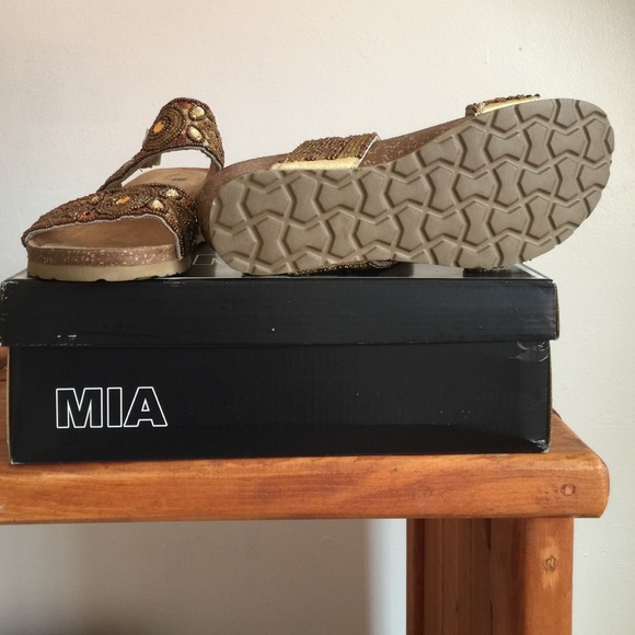 New gold/brown/copper color beaded sandals - Picture 2 of 4