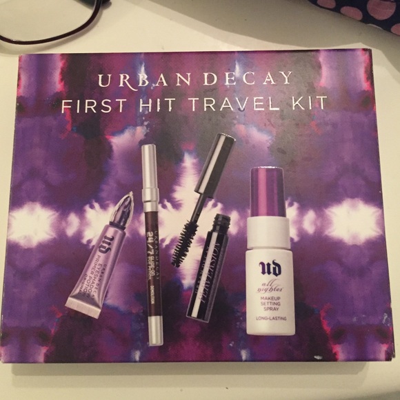 NEW // Urban Decay First Hit Travel Kit