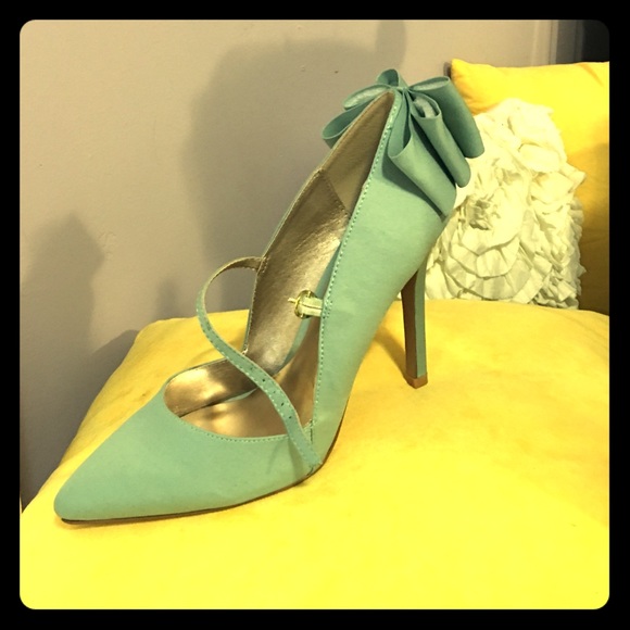 Qupid Shoes - ❤️SOLD❤️NIB Cute Bow Pumps