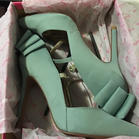 ❤️SOLD❤️NIB Cute Bow Pumps - Picture 4 of 4