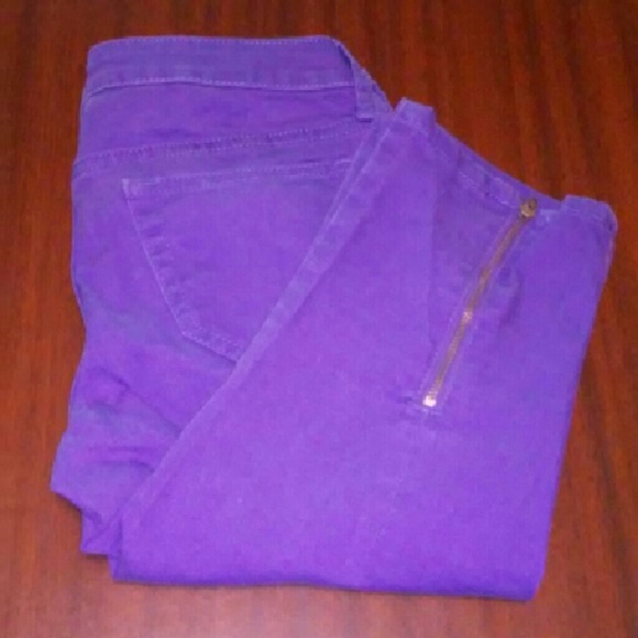 🆑ZIPPERED PURPLE CAPRIS!! - Picture 3 of 4