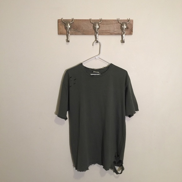 🚫Sold🚫🌲Distressed Tee - Forest Green - Picture 3 of 4