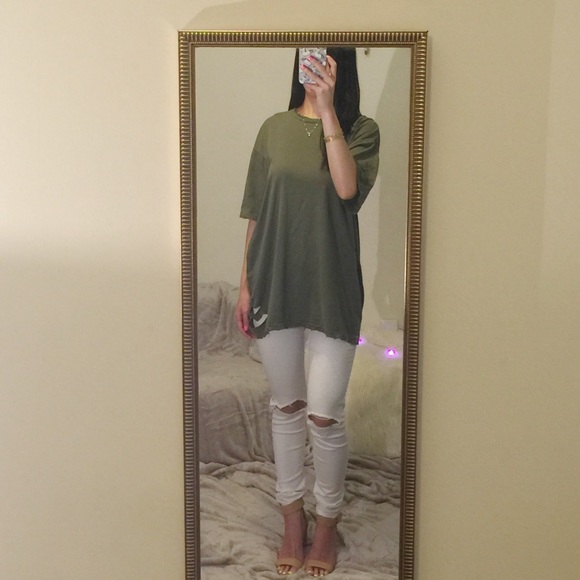 🚫Sold🚫🌲Distressed Tee - Forest Green - Picture 4 of 4