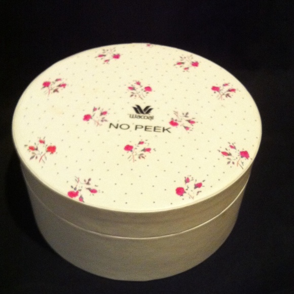 Wacoal "NO PEEK" nipple concealers (329)