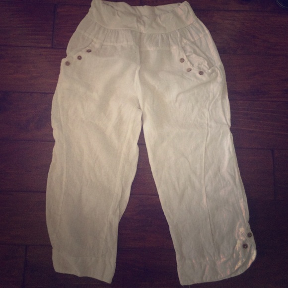 White linen vacation capris