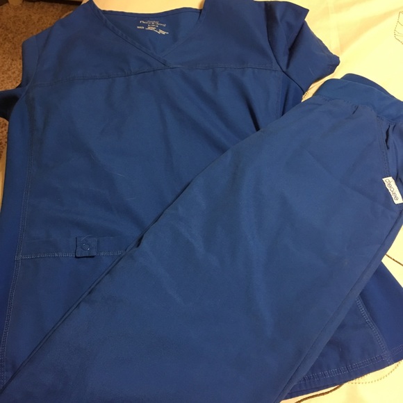 Cherokee scrubs set size small