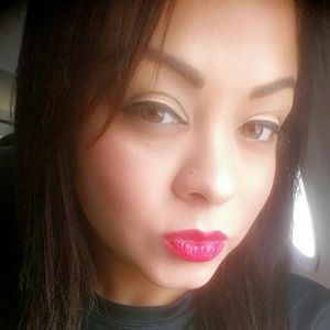 Meet your Posher, Esmeralda