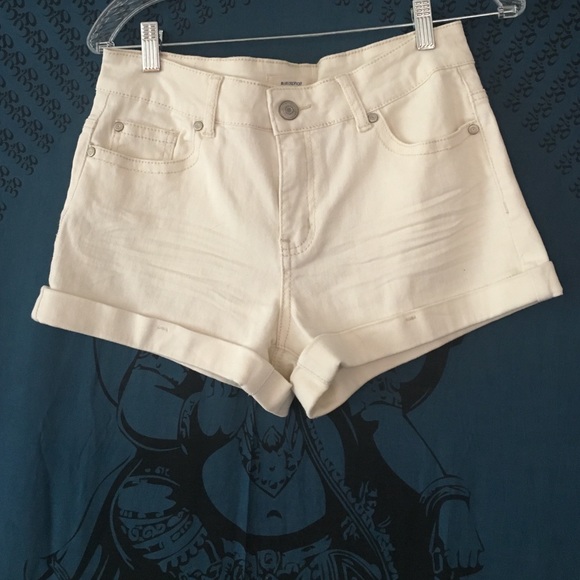 creme high waisted shorts