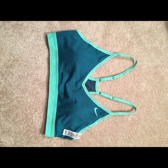 Nike sports bra large