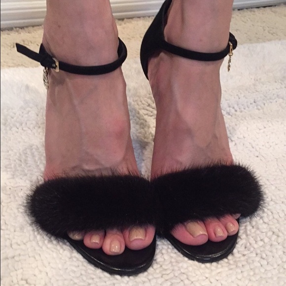 Gucci suede heel with Mink fur toe strap