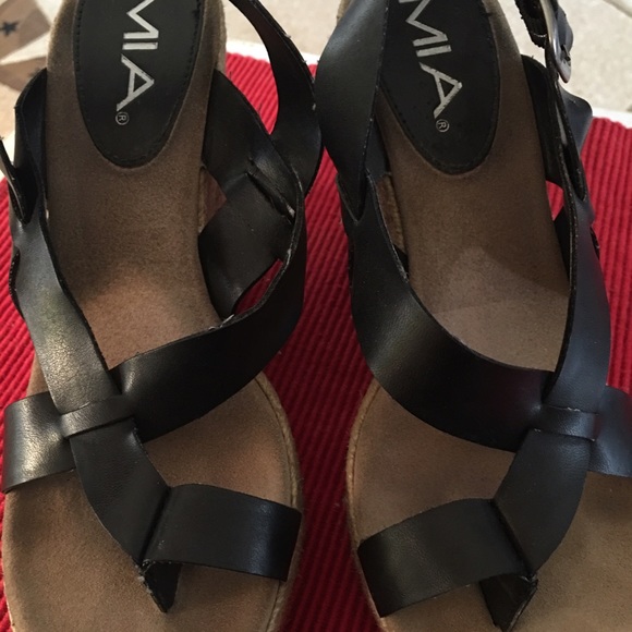 MIA black wedges