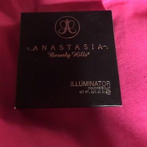 Anastasia Beverly Hills illuminator!!!