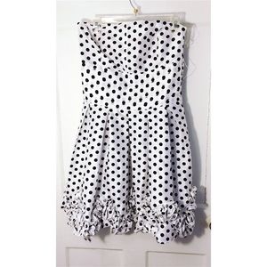 ⚪️⚫️Quirky Polka Dot Strapless Dress⚫️⚪️
