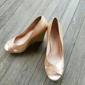 BCBGENERATION pink weddges