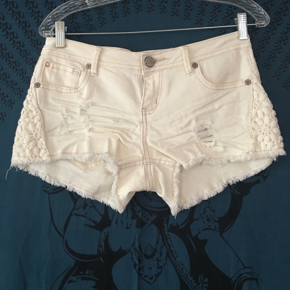creme shorts