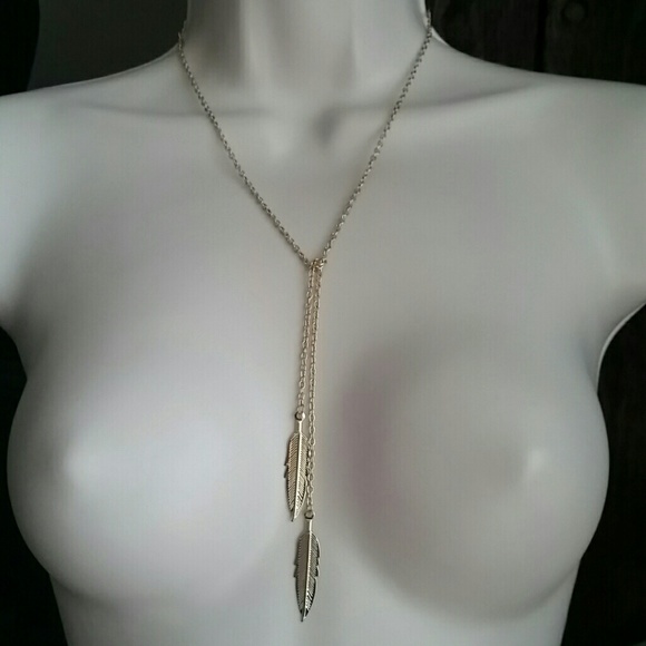 Leaf pendant gold chain statement necklace - Picture 4 of 4