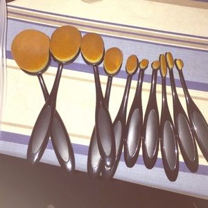 🚨$25 TODAY ONLY 6/24🚨Oval "Toothbrush"Makeup Set