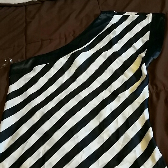 Blouse - Picture 2 of 3